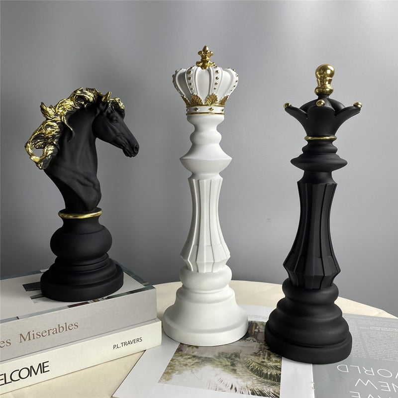 NORTHEUINS Resin Retro International Chess Figurine for Interior King Knight Sculpture Home Desktop Decor Living Room Decoration