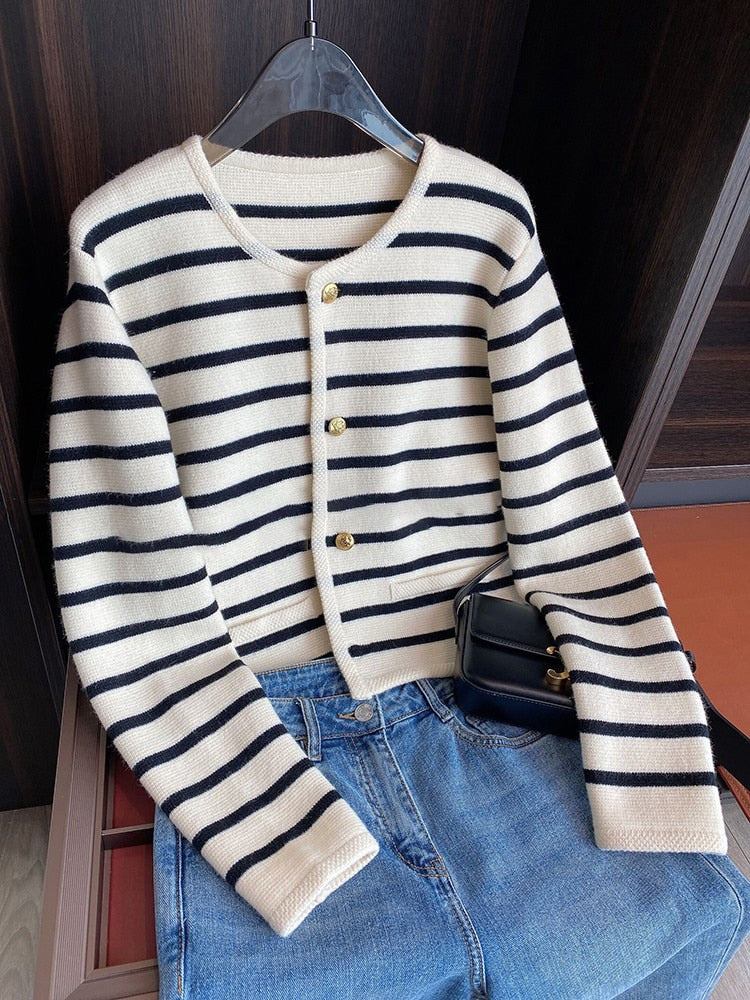 Korean Fashion Sweater Cardigan White Black Striped Knitted Sweater Women Short Cardigan Long Sleeve Cardigan Female 2022 Winter