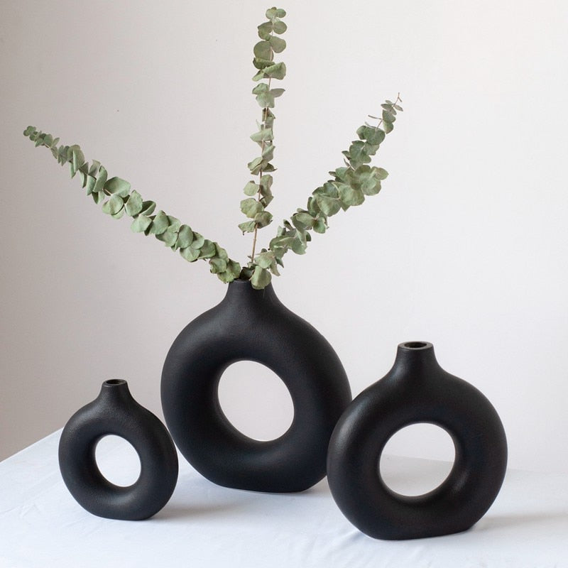 VILEAD Schwarze kreisförmige hohle Keramikvase Donuts nordischer Blumentopf Heimdekoration Zubehör Büro Wohnzimmer Innendekoration
