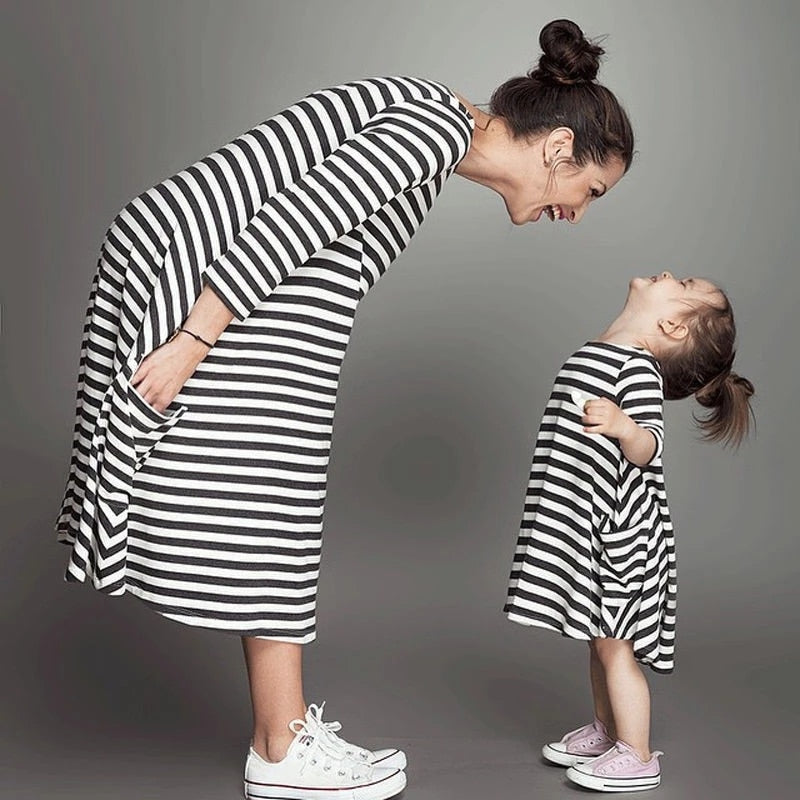 Summer Mommy and Me Family Matching Set Mother Daughter Striped Dresses Clothes Mom Dress Kids Child Outfits Mum Baby Girl Suit