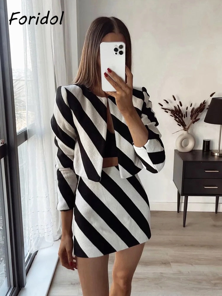 Office Lady Striped Print White Black Elegant Mini Skirt Suits Slim Crop Top Femme Clothing Sets Spring Fashion Retro Suit