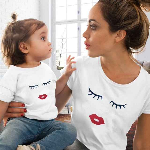 Augenwimpern Rote Lippen Drucken Frauen und Kinder T-Shirt Lustige Familie Passende Kleidung Sommer Mutter und Tochter Kleidung Lässiges T-Shirt