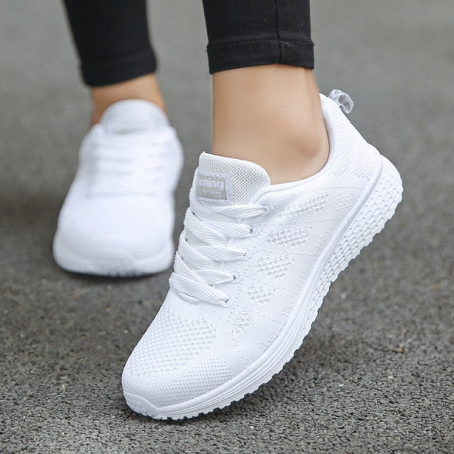 Frauen Casual Schuhe Mode Atmungsaktive Walking Mesh Flache Schuhe Turnschuhe Frauen 2020 Gym Vulkanisierte Schuhe Weiß Weibliche Schuhe