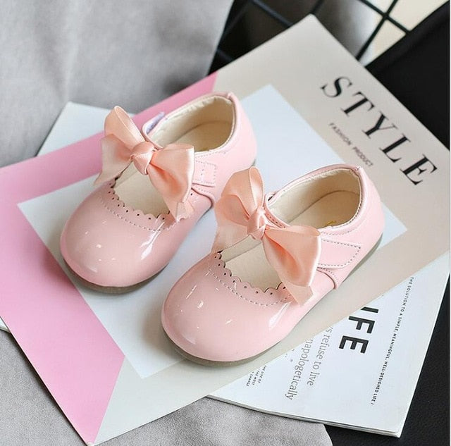 Neueste Sommer Kinder Schuhe 2020 Mode Leder Süße Kinder Sandalen Für Mädchen Kleinkind Baby Atmungsaktive PU Out Bow Schuhe