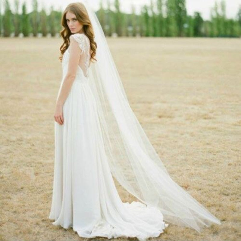 Günstige Walzerschleier Schnittkante Weiß Lange Brautschleier Eine Schicht Brautschleier mit Kamm Vintage Braut Hochzeit Schleier