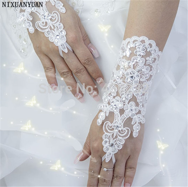 Elegante Perlenspitze Satin Kurze Brauthandschuhe 2021 Fingerlose Hochzeitshandschuhe Weiß Elfenbein Hochzeitsaccessoires Veu De Noiva