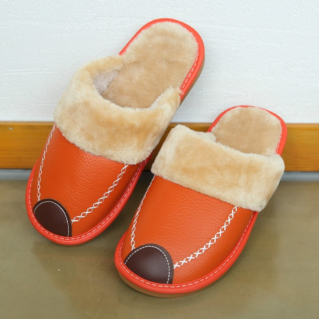 Zapatillas de hombre negras nuevas zapatillas de cuero de PU de invierno zapatillas de interior cálidas zapatos de casa impermeables zapatillas de cuero cálidas para mujer