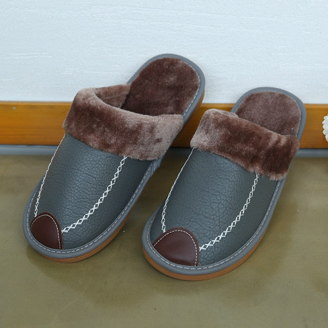 Zapatillas de hombre negras nuevas zapatillas de cuero de PU de invierno zapatillas de interior cálidas zapatos de casa impermeables zapatillas de cuero cálidas para mujer