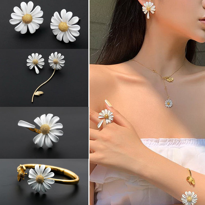 Koreanische Art-nette kleine Gänseblümchen-Blumen-Bolzen-Ohrringe für Frauen-Mädchen-süße Aussage asymmetrische Ohrring-Partei-Schmuck-Geschenke