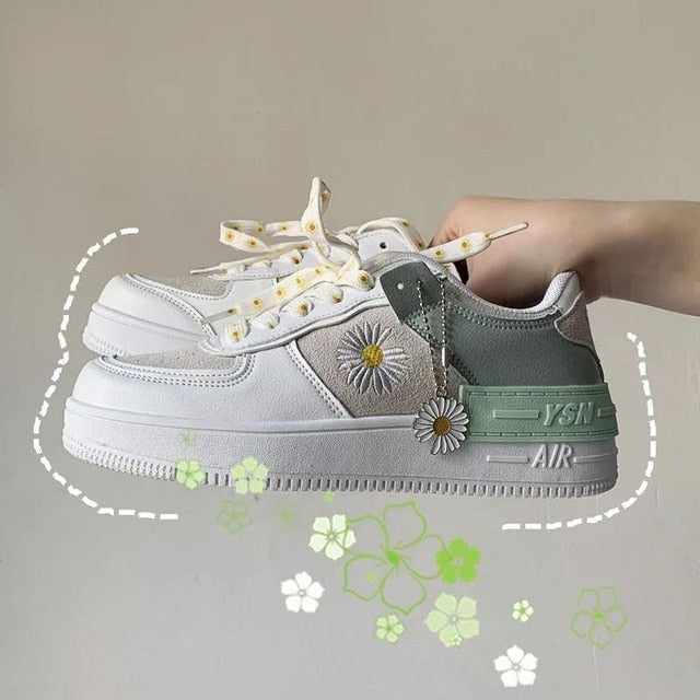 2021 Primavera Coreana xue sheng ban xie wang Red Little Daisy Zapatos deportivos Zapatos blancos Zapatos de mujer Zapatillas