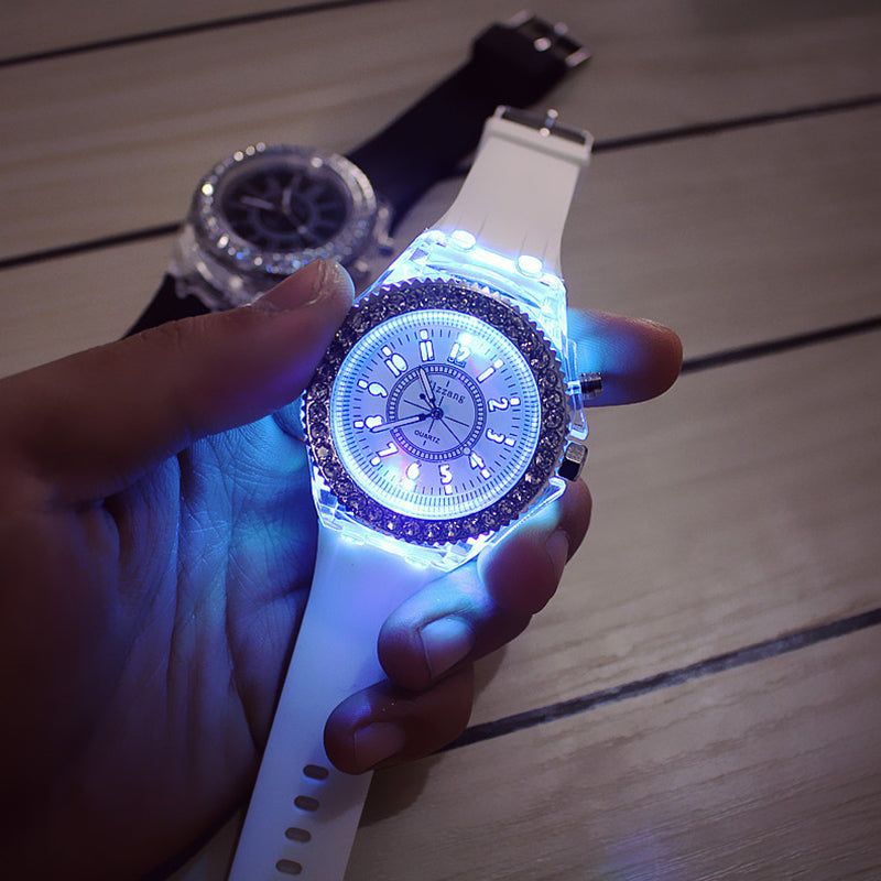Venta caliente Promoción de moda Ginebra LED Luz Hombres Reloj de cuarzo Señoras Mujeres Reloj de pulsera de silicona Relogio Feminino Relojes