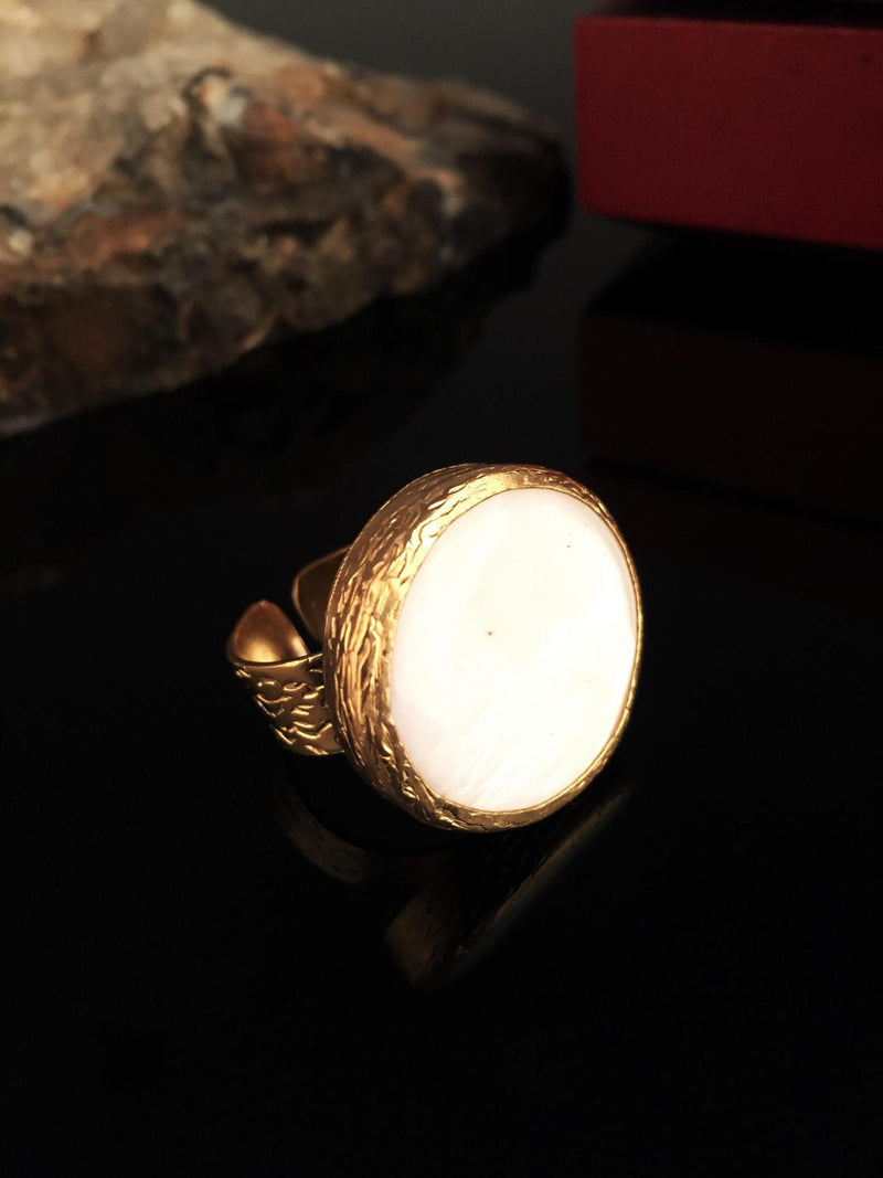 Dr Stone Natural Stone Women 'S Pearl Stone Gold Plated Ring XKRB49