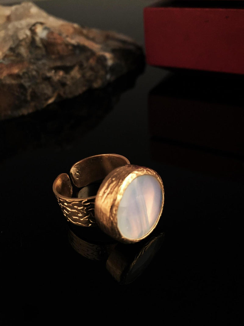 Dr Stone Naturstein weiblicher Mondstein vergoldeter Ring XKRB38