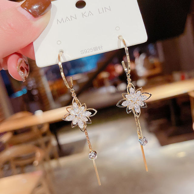 2021 new high grade sense zircon flower tassel earrings South Korean temperament fashion web celebrity earrings long stud women