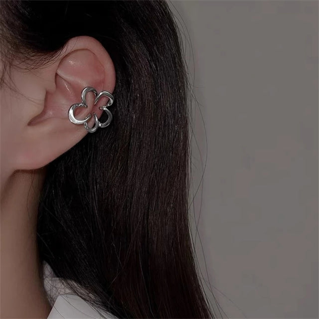 2022 Corea Color plata metal geométrico corazón oreja manguito apilable Simple en forma de C oreja Clip pendientes para mujer joyería estética