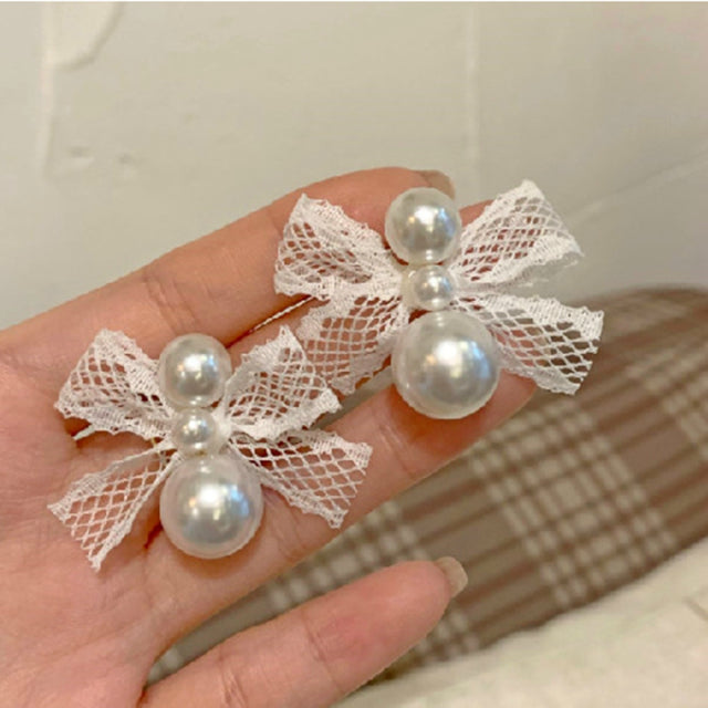 Pendientes de perlas de imitación de mariposa asimétrica Retro coreana, pendientes de alas de declaración largos Brincos de flores redondas a la moda, joyería