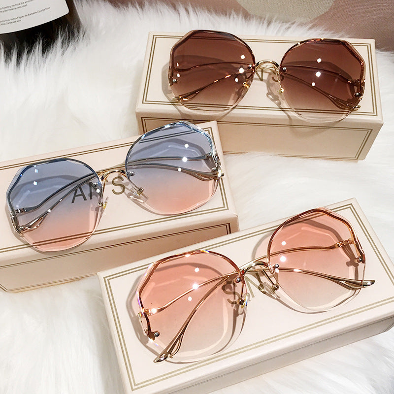 Gafas de sol con gradiente de té para mujer, anteojos de sol femeninos con corte de agua en el océano, lentes recortadas de Metal con patillas curvadas, UV400, 2022
