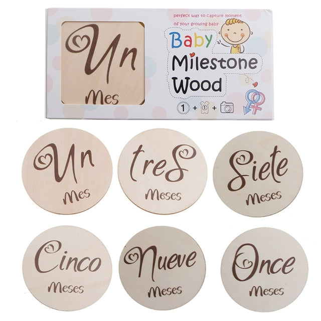 6 Stück hölzerne spanische Buchstaben Baby Milestone Cards Neugeborene Geburt monatliche Aufnahme Fotokarten Kinder Wachstumsalbum Souvenir Requisiten