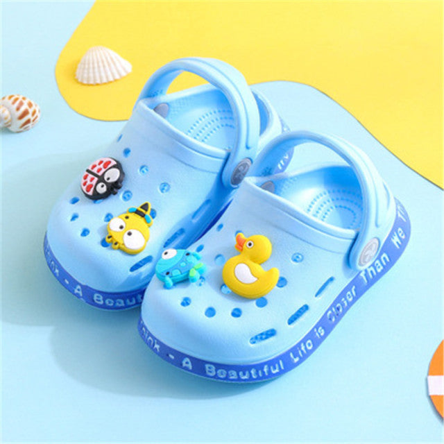Sandalias de bebé de verano 2022 para niñas, niños, zapatos para niños, zapatillas suaves antideslizantes, bonitos zapatos con agujeros de animales, sandalias de playa para niños pequeños