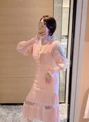 JSXDHK 2022 New Runway Designer Frauen Schwarz Langes Kleid Eleganter Frühling Chiffon Patchwork Spitze V-Ausschnitt Laterne Ärmel Plissee Kleid